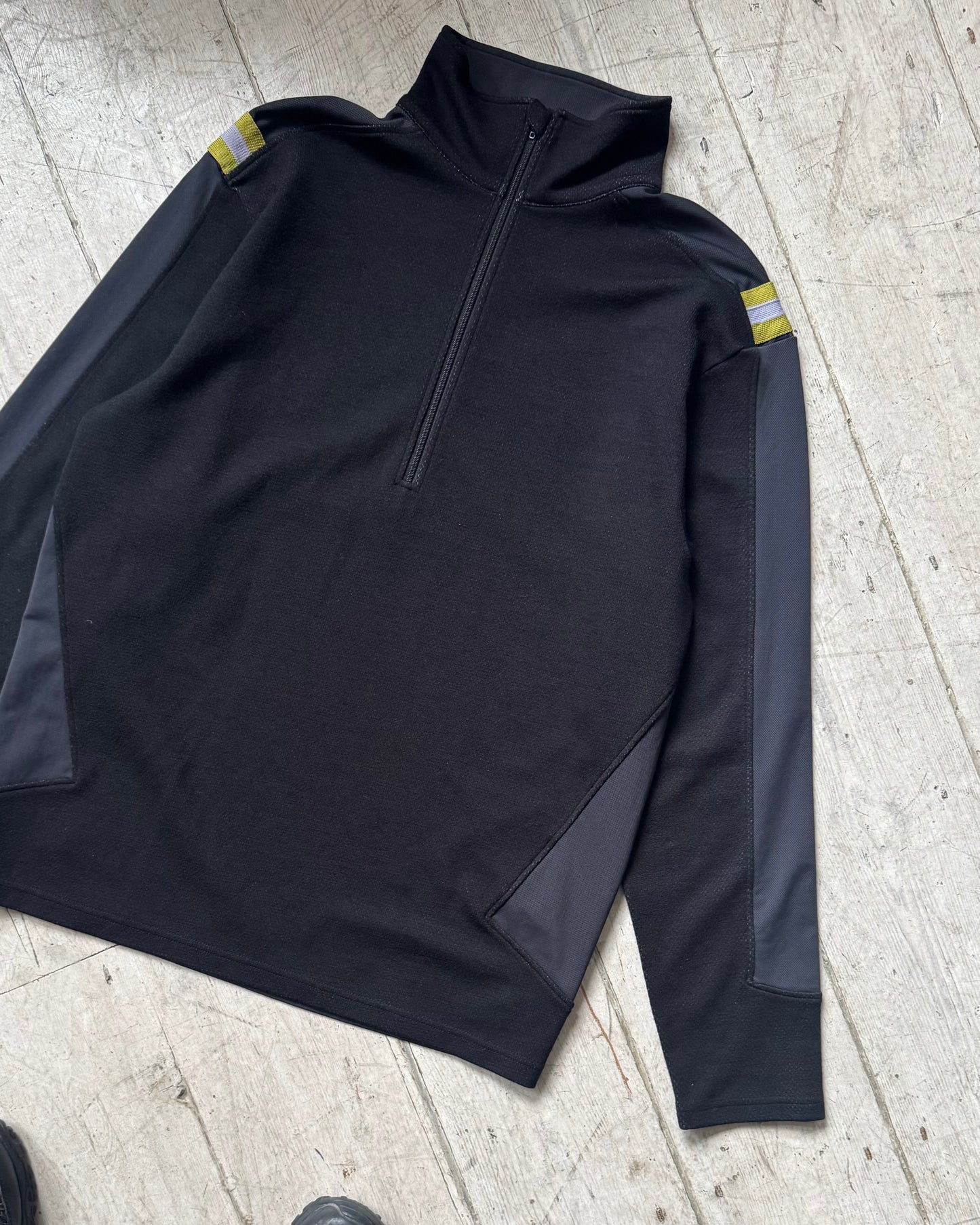 Hybrid Panelled Quarter Zip Pull Over  (~L~)